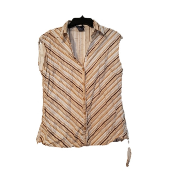 🛍5/$25 (g1+24) Sleeveless Button Down Blouse - Picture 1 of 6